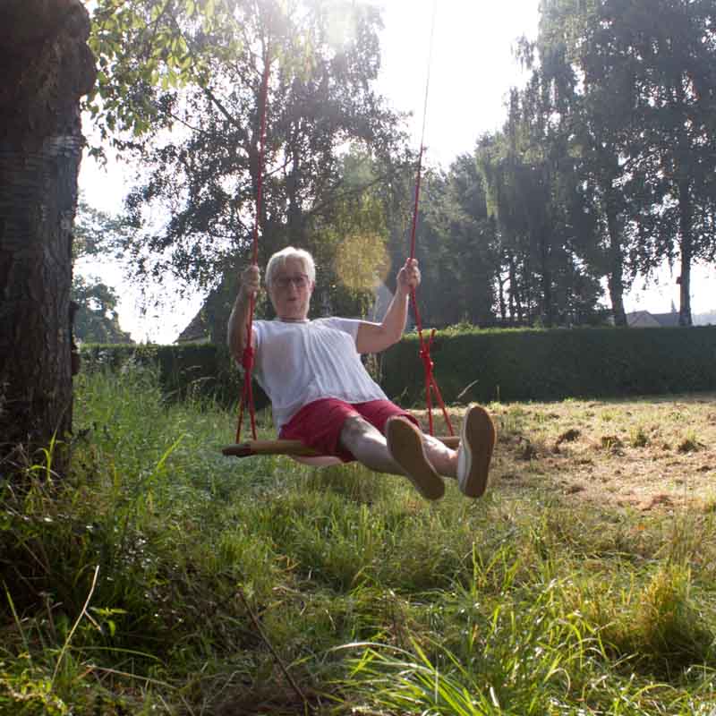 Schaukel für Kinder und Erwachsene an Bäumen, im Garten, auf der Terrasse in beliebiger Höhe.